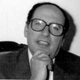 Il sindaco democristiano Enrico Dalfino l�8 agosto 1991 si trov� ad affrontare lo sbarco dei circa 20mila profughi albanesi giunti a Bari con la nave Vlora. Originario di Sammichele, Dalfino fu docente di Diritto Amministrativo presso la facolt� di Giurisprudenza di Bari